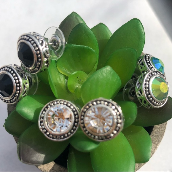 Jewelry - Beautiful set of 3 earrings ✨ Timeless and Classic Feel ✨